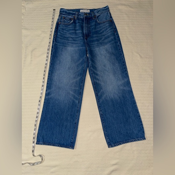 Aritzia Denim Forum Farrah High-Rise Cropped Wide-leg Jeans (25 inch inseam) - Picture 1 of 8